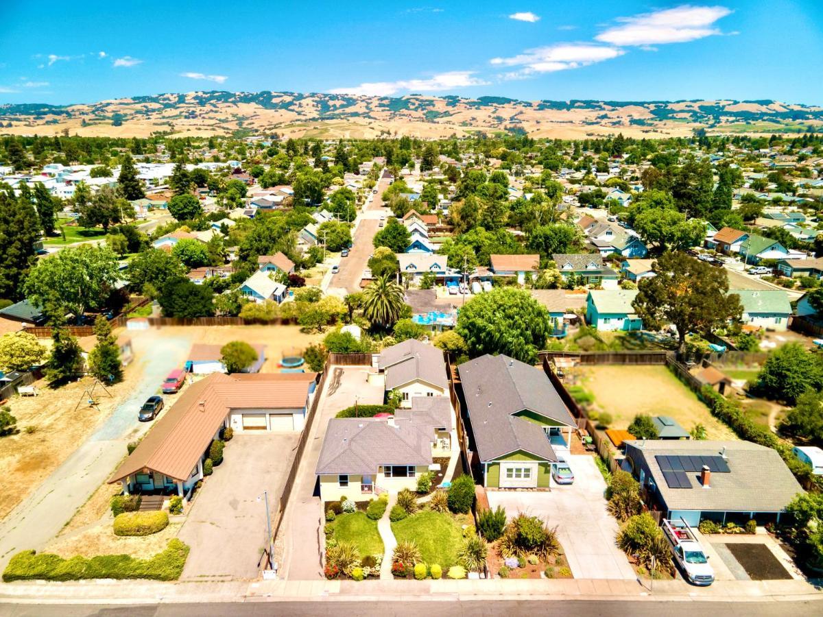 Spacious Renovated Petaluma Home- Pool Table, Fire Pit, Parking Eksteriør bilde