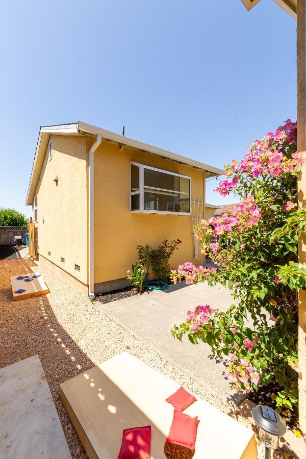 Spacious Renovated Petaluma Home- Pool Table, Fire Pit, Parking Eksteriør bilde